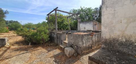 Casa para Reconstrução em Loulé - Reabilite, Transforme, Valorize