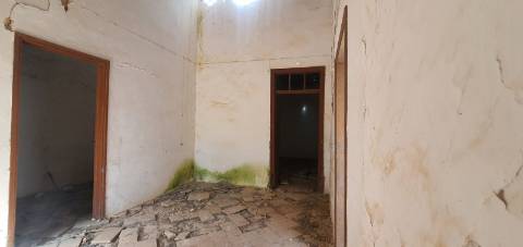 Casa para Reconstrução em Loulé - Reabilite, Transforme, Valorize