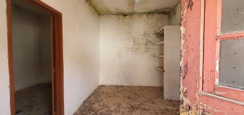 Casa para Reconstrução em Loulé - Reabilite, Transforme, Valorize