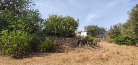 Casa para Reconstrução em Loulé - Reabilite, Transforme, Valorize