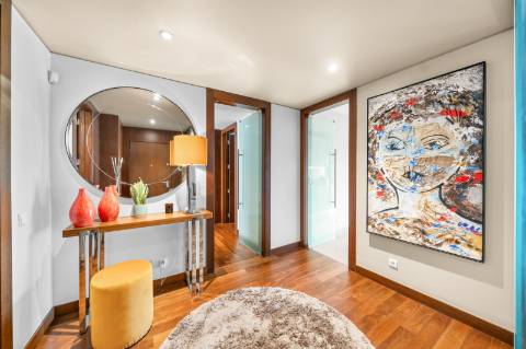 Apartamento T4 como novo, em condomínio de alto padrão