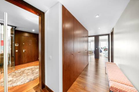 Apartamento T4 como novo, em condomínio de alto padrão