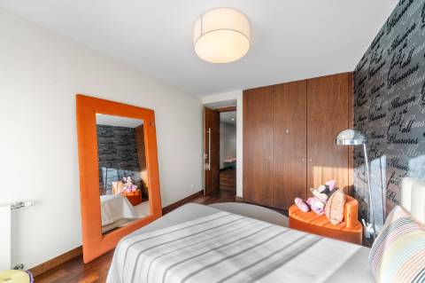 Apartamento T4 como novo, em condomínio de alto padrão