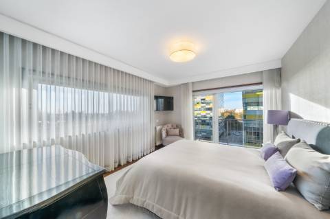 Apartamento T4 como novo, em condomínio de alto padrão