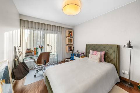 Apartamento T4 como novo, em condomínio de alto padrão