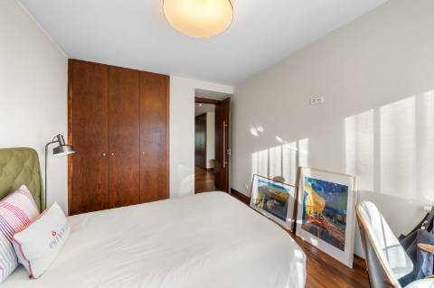 Apartamento T4 como novo, em condomínio de alto padrão