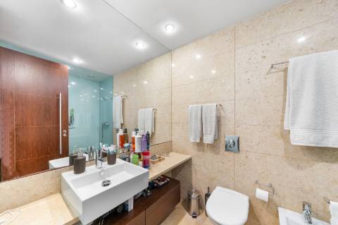 Apartamento T4 como novo, em condomínio de alto padrão