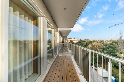 Apartamento T4 como novo, em condomínio de alto padrão