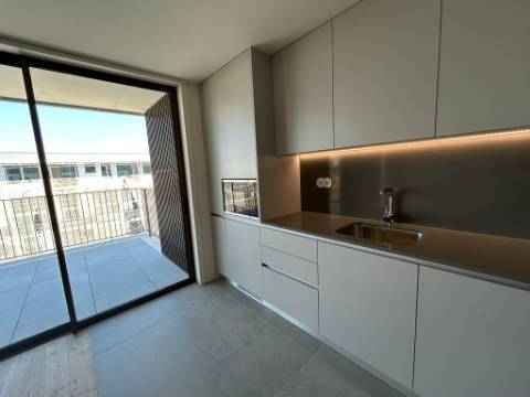 Apartamento T2 em Condomínio Fechado com Piscina, Jardim Privativo e Zonas de Lazer - Águas Santas