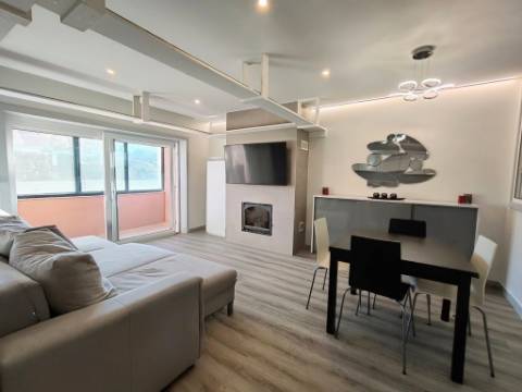 Excelente T2+1 com 2 suítes, totalmente renovado no centro de Gaia