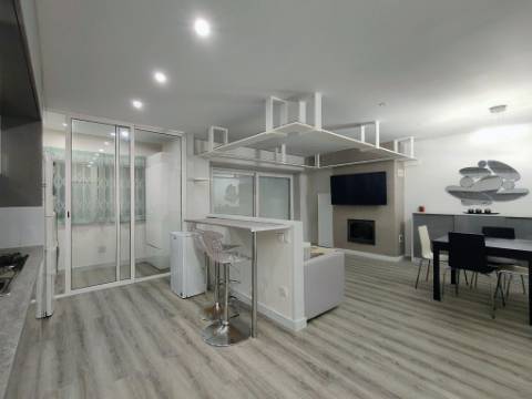 Excelente T2+1 com 2 suítes, totalmente renovado no centro de Gaia