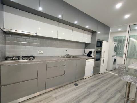Excelente T2+1 com 2 suítes, totalmente renovado no centro de Gaia
