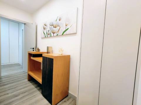 Excelente T2+1 com 2 suítes, totalmente renovado no centro de Gaia