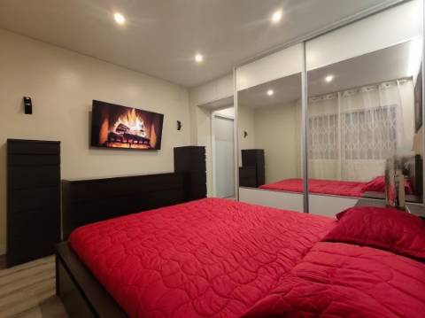 Excelente T2+1 com 2 suítes, totalmente renovado no centro de Gaia