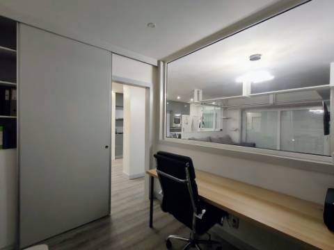 Excelente T2+1 com 2 suítes, totalmente renovado no centro de Gaia