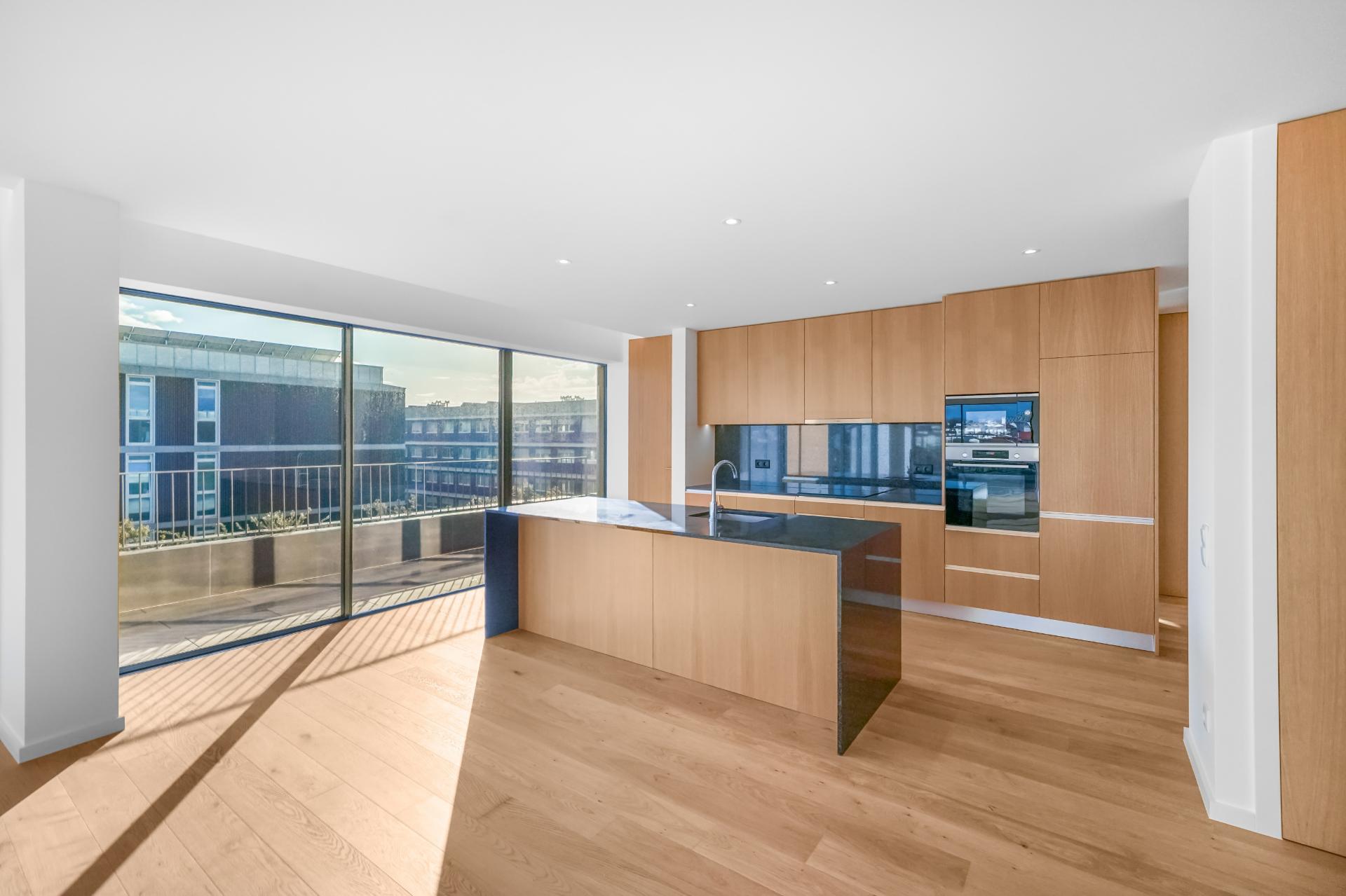 Apartamento T4 novo com varandas panorâmicas em Matosinhos Sul