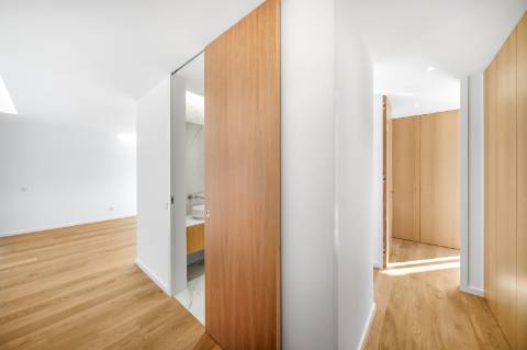 Apartamento T4 novo com varandas panorâmicas em Matosinhos Sul