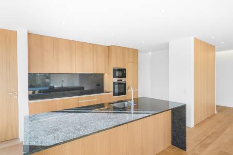 Apartamento T4 novo com varandas panorâmicas em Matosinhos Sul