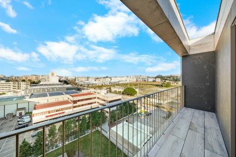 Apartamento T4 novo com varandas panorâmicas em Matosinhos Sul