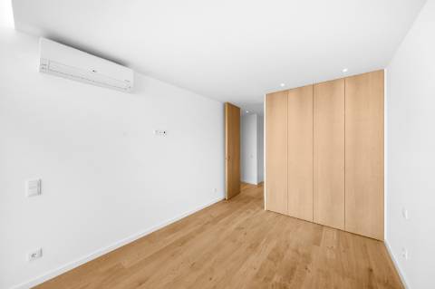 Apartamento T4 novo com varandas panorâmicas em Matosinhos Sul