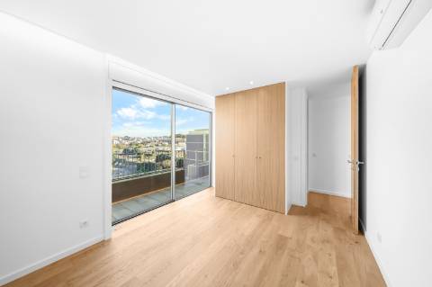 Apartamento T4 novo com varandas panorâmicas em Matosinhos Sul