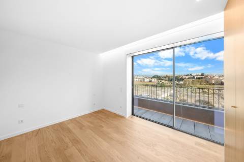 Apartamento T4 novo com varandas panorâmicas em Matosinhos Sul