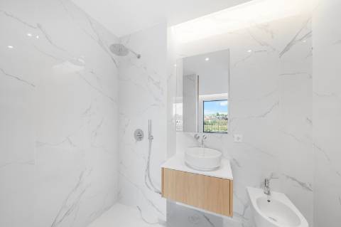 Apartamento T4 novo com varandas panorâmicas em Matosinhos Sul