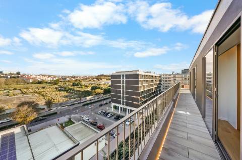 Apartamento T4 novo com varandas panorâmicas em Matosinhos Sul