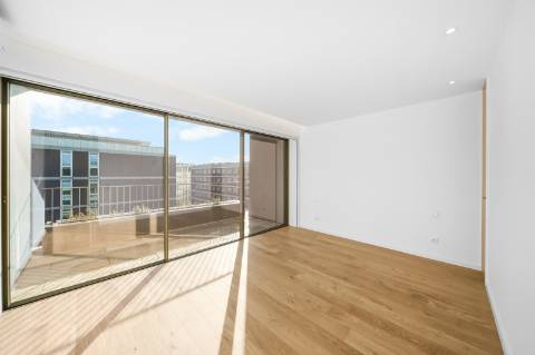 Apartamento T4 novo com varandas panorâmicas em Matosinhos Sul