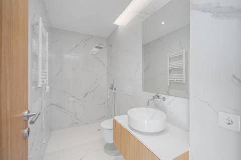 Apartamento T4 novo com varandas panorâmicas em Matosinhos Sul