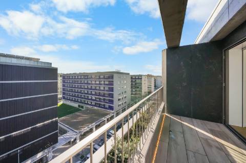 Apartamento T4 novo com varandas panorâmicas em Matosinhos Sul