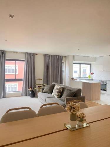 Apartamento T3 Moderno com Varanda e Garagem no Coração do Porto