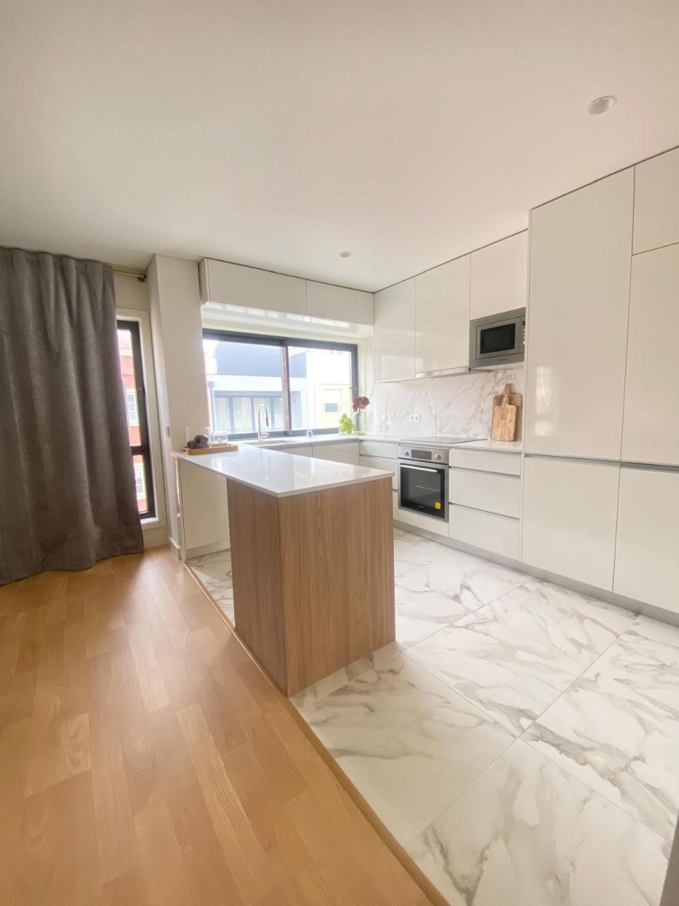 Apartamento T3 Moderno com Varanda e Garagem no Coração do Porto