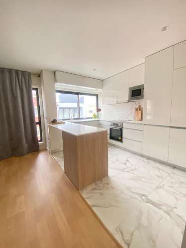 Apartamento T3 Moderno com Varanda e Garagem no Coração do Porto