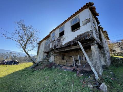 Quinta/Aldeamento com 3 Moradias em Merufe, Monção