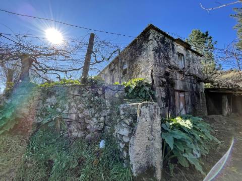 Quinta/Aldeamento com 3 Moradias em Merufe, Monção