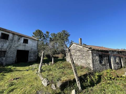 Quinta/Aldeamento com 3 Moradias em Merufe, Monção
