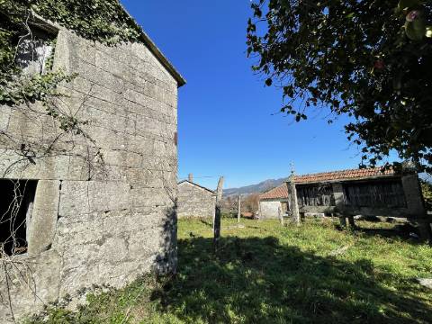Quinta/Aldeamento com 3 Moradias em Merufe, Monção
