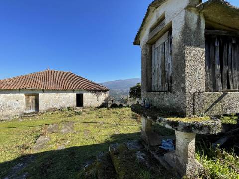 Quinta/Aldeamento com 3 Moradias em Merufe, Monção