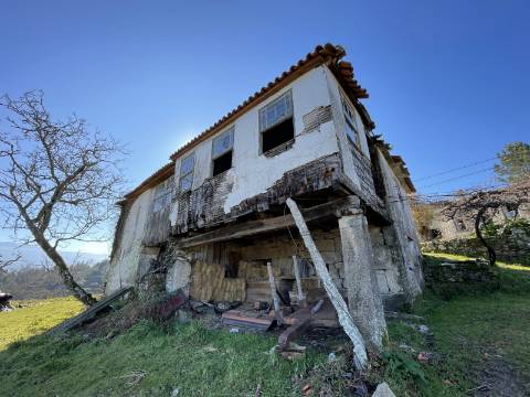Quinta/Aldeamento com 3 Moradias em Merufe, Monção