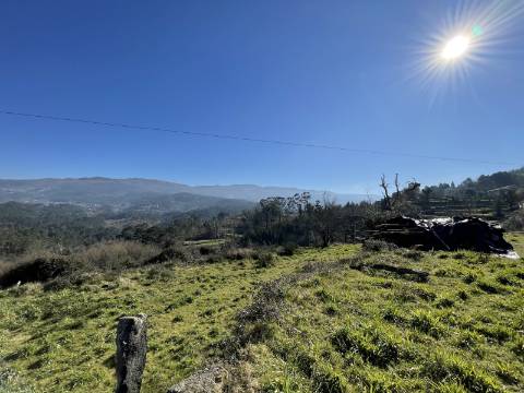 Quinta/Aldeamento com 3 Moradias em Merufe, Monção