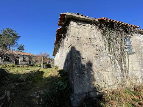 Quinta/Aldeamento com 3 Moradias em Merufe, Monção