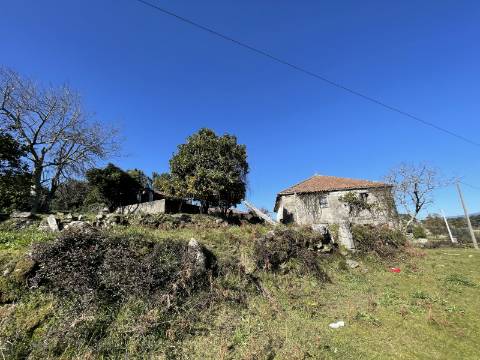 Quinta/Aldeamento com 3 Moradias em Merufe, Monção