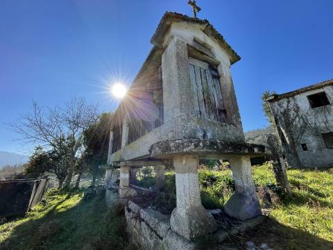 Quinta/Aldeamento com 3 Moradias em Merufe, Monção