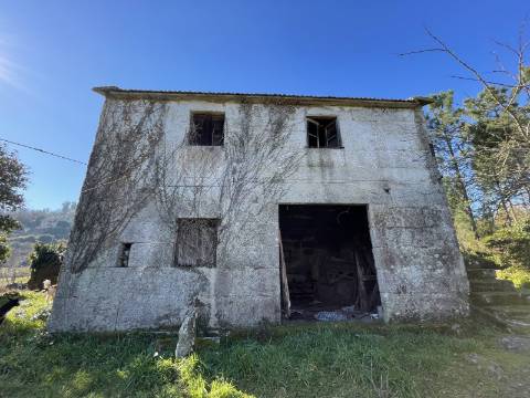 Quinta/Aldeamento com 3 Moradias em Merufe, Monção