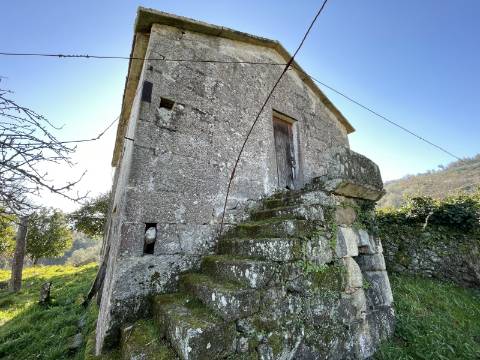 Quinta/Aldeamento com 3 Moradias em Merufe, Monção