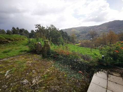 Moradia T2 com 8050m² de terreno