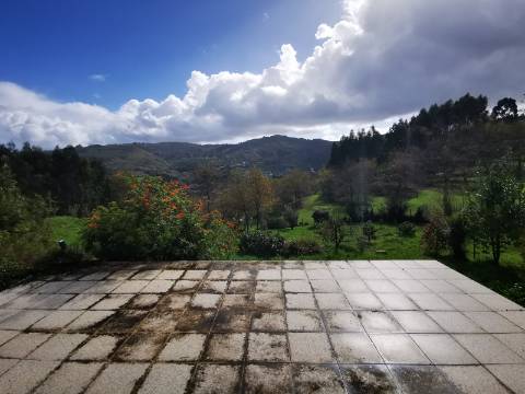 Moradia T2 com 8050m² de terreno