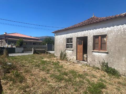 Moradia T2-3 com vistas para a Serra de Arga