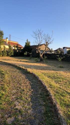 COUTO, Moradia T3 de pedra em bom estado